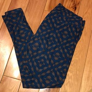 LuLaRoe One size (OS) leggings.